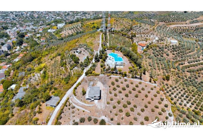 Ambiente Commerciale in Vendita 5+1 a Berat - 890,000 Euro