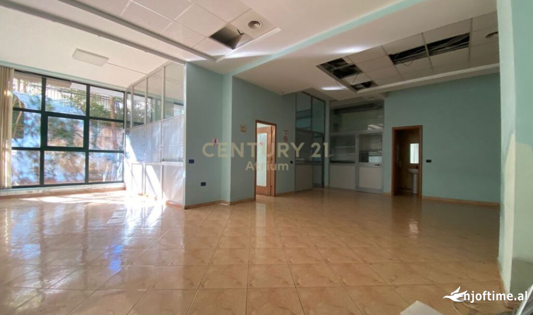 JEPET ME QIRA AMBIENT KOMERCIAL 243 M2 TEK RTSH!