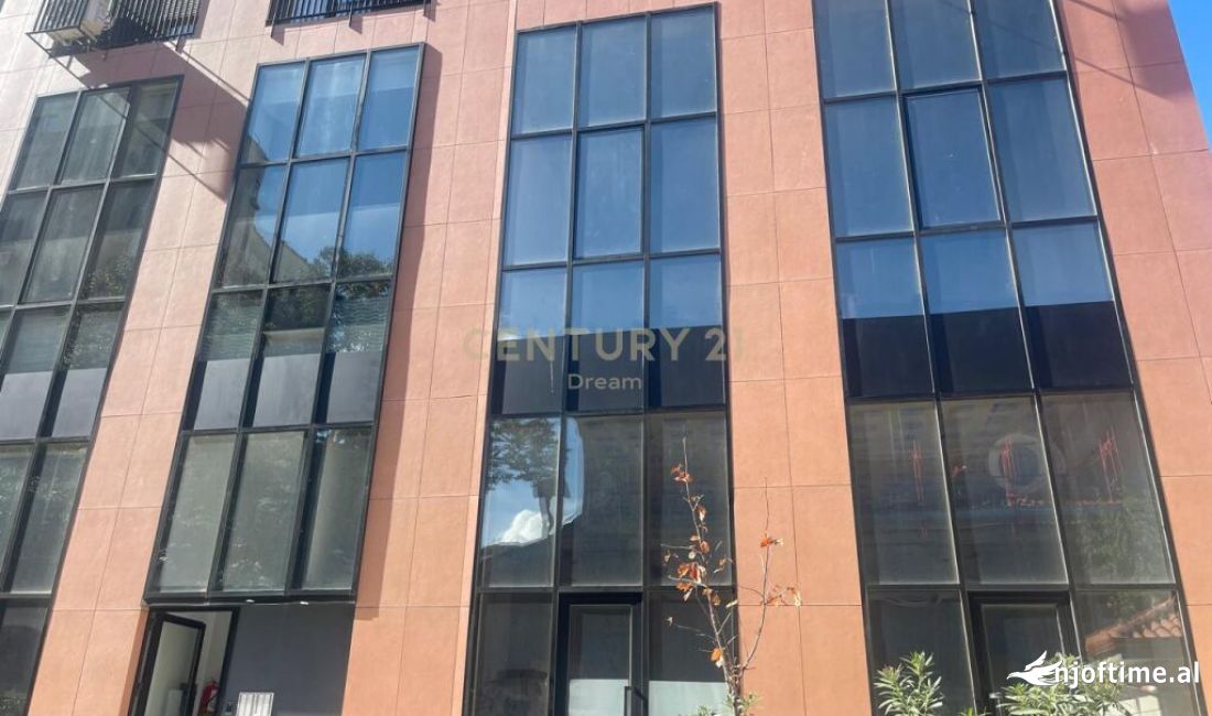 JEPET ME QIRA AMBIENT KOMERCIAL TEK RRUGA E KAVAJES!!