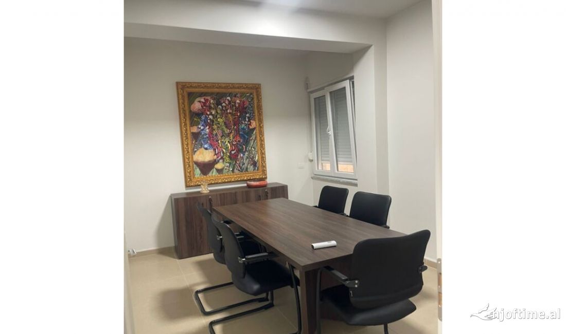 JEPET ME QIRA APARTAMENTI 3+1+2 PER ZYRA TEK RRUGA E KOSOVAREVE!