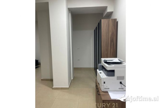 JEPET ME QIRA APARTAMENTI 3+1+2 PER ZYRA TEK RRUGA E KOSOVAREVE!