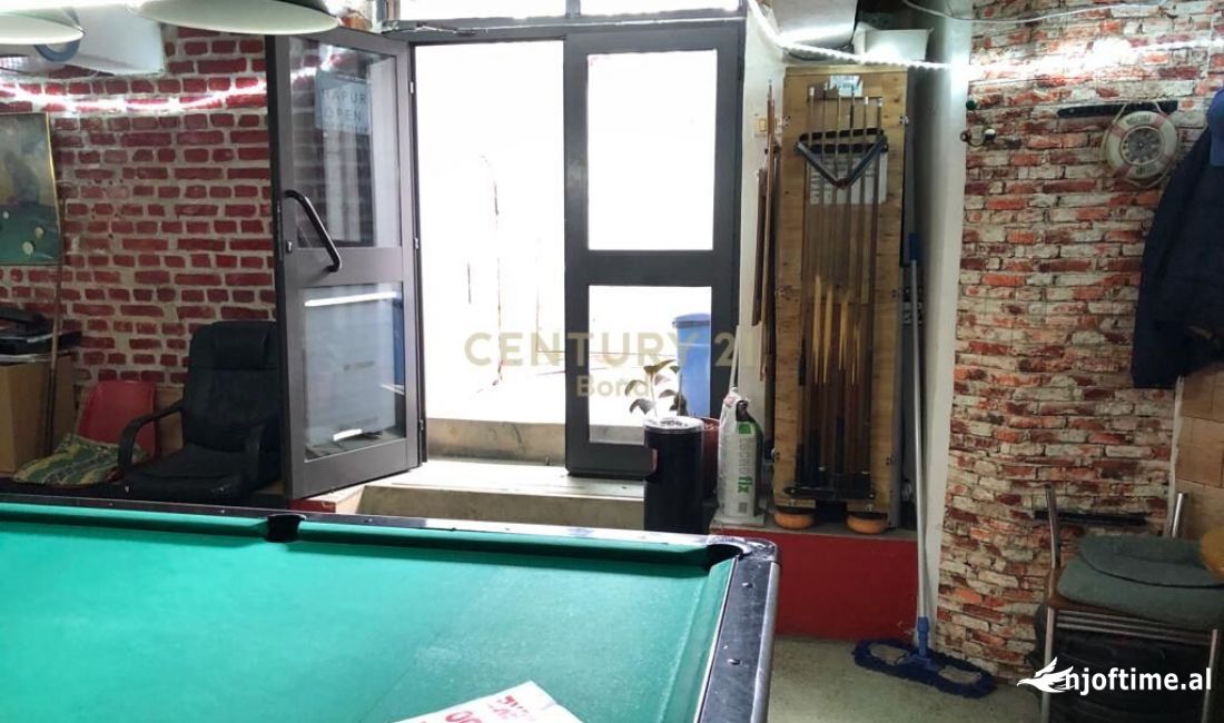 Ambjent me qira te Ish-Blloku