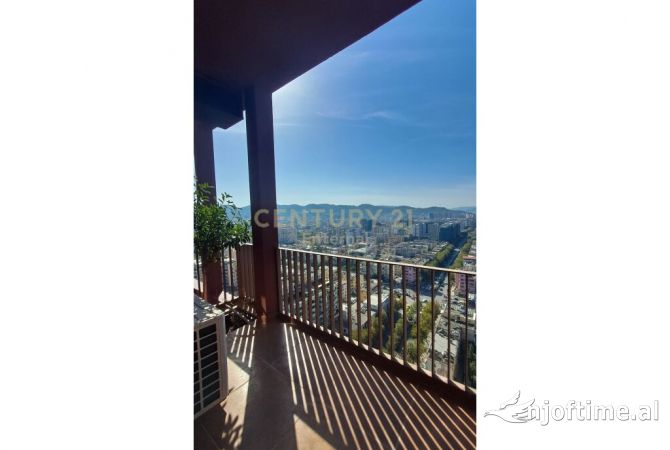 Ambiente Commerciale in Affitto 3+1 a Tirana - 1,000 Euro