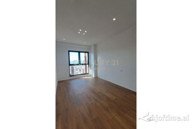 Ambiente Commerciale in Affitto 3+1 a Tirana - 1,000 Euro