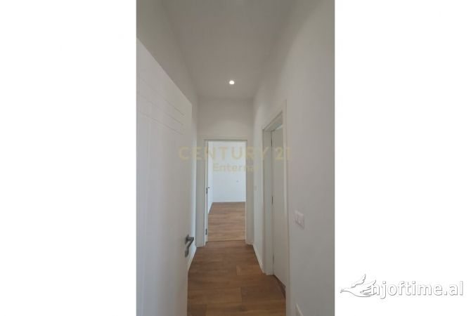 Zyre 2+1+ Parkim per qira te Garden Buildin