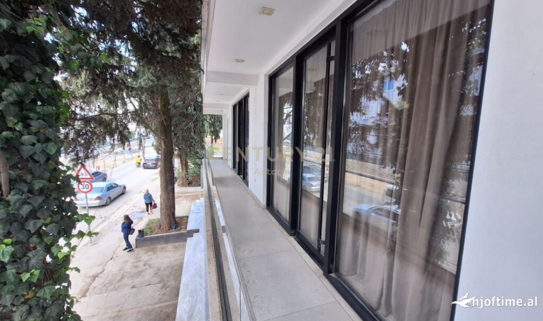 Njesi Biznesi me qera prane rrethit Kinostudio!