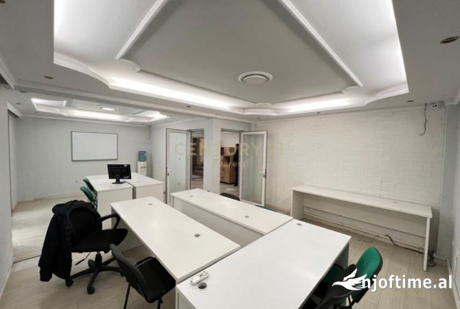 Ambiente Commerciale in Affitto 1+1 a Tirana - 790 Euro