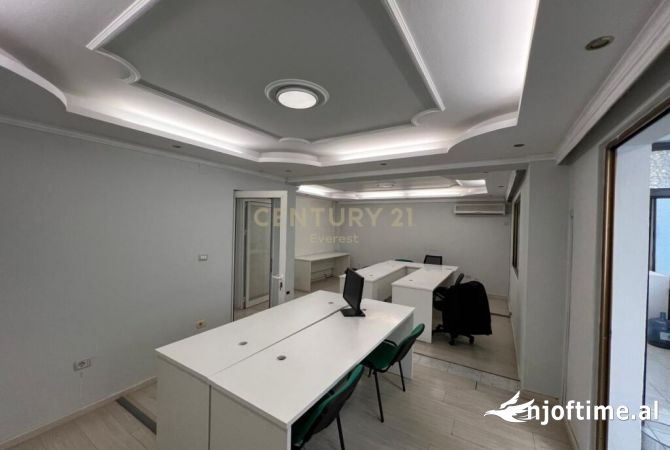 Ambiente Commerciale in Affitto 1+1 a Tirana - 790 Euro
