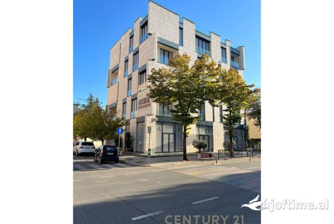 Ambiente Commerciale in Affitto 1+1 a Tirana - 35,000 Euro