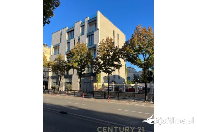 JEPET ME QIRA GODINE SHERBIMI NE RRUGEN E DURRESIT!!