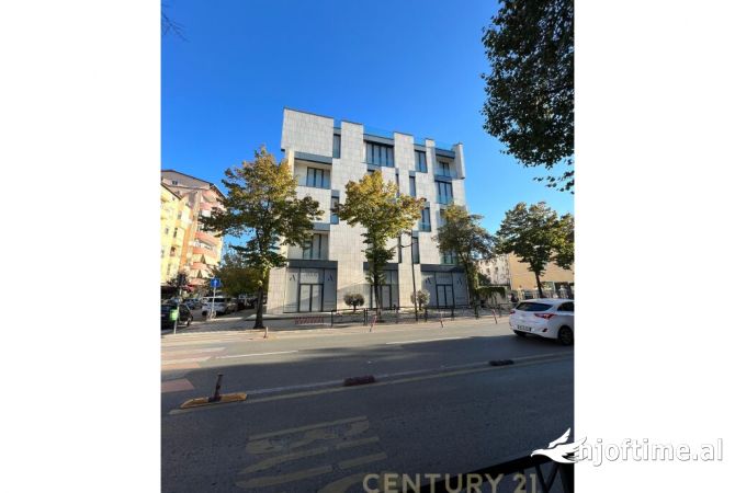 JEPET ME QIRA GODINE SHERBIMI NE RRUGEN E DURRESIT!!