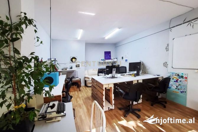 Jepet me qira ambient per zyra te Stacioni i Trenit!