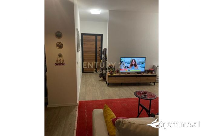 Shtepi ne shitje Apartament ne Tirane, 2+1, Mobilimi E mobiluar, Pagesa 108,900  Euro.