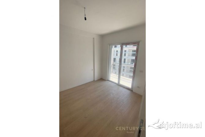 Shtepi ne shitje Apartament ne Tirane, 1+1, Mobilimi Bosh, pa mobiluar, Pagesa 65,000  Euro.