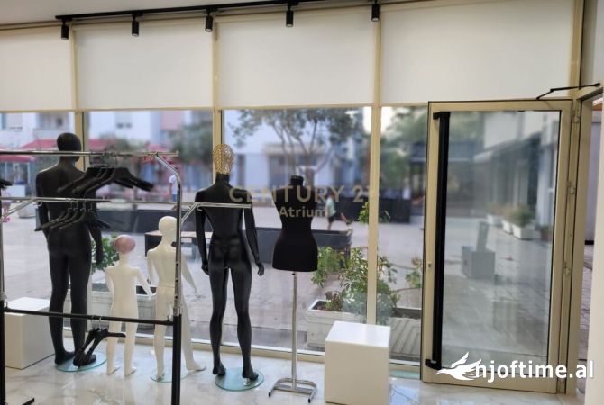 Ambiente Commerciale in Vendita 1+1 a Tirana - 130,000 Euro