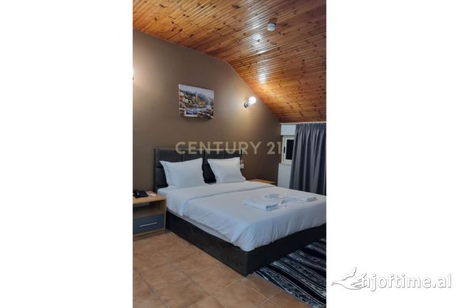 Ambiente Commerciale in Vendita 5+1 a Tirana - 1,600,000 Euro