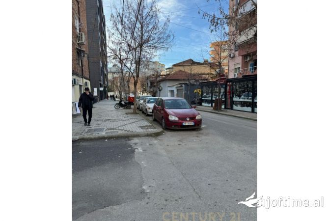 Ambiente Commerciale in Vendita 1+1 a Tirana - 95,000 Euro