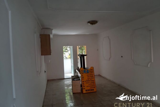 Ambiente Commerciale in Vendita 1+1 a Tirana - 95,000 Euro