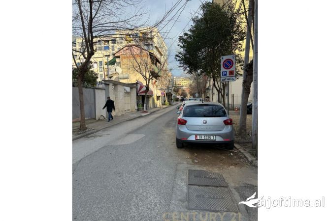 Ambiente Commerciale in Vendita 1+1 a Tirana - 95,000 Euro