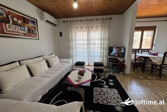 Jepet me Qira Apartament 2+1+2 ne Kombinat !