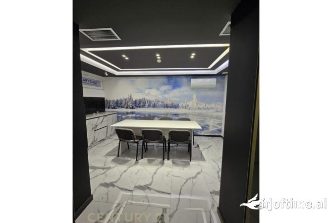 JEPET ME QIRA AMBIENT KOMERCIAL, RRUGA E DURRESIT!