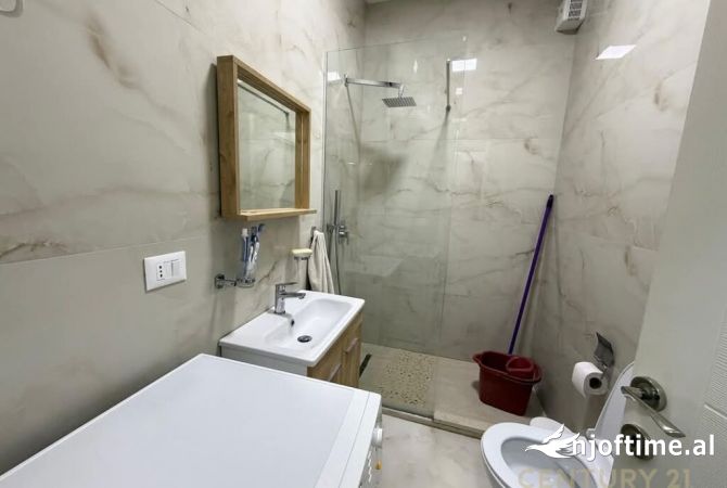Shtepi me qera Apartament ne Tirane, 2+1, Mobilimi E mobiluar, Pagesa 700  Euro.