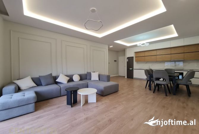 OFROJE PER QIRA APARTAMENT 1+1 ME OBORRR, POST PARKIMI-SELITE!