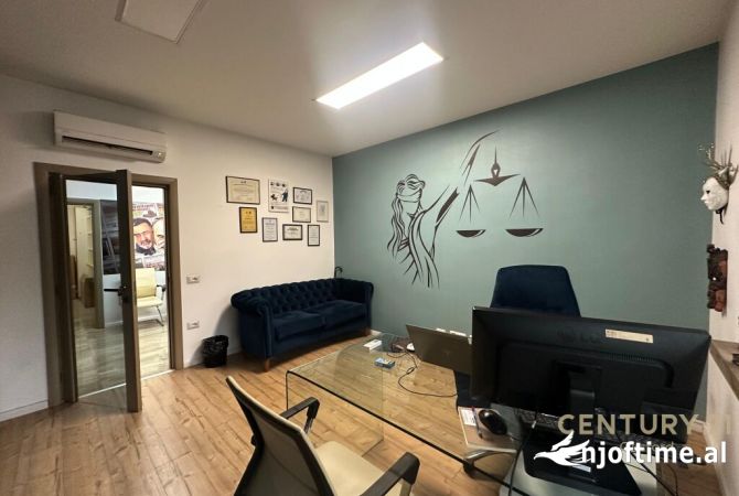 Ambiente Commerciale in Affitto 3+1 a Tirana - 1,400 Euro
