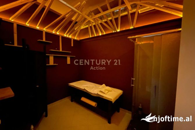 Ambiente Commerciale in Affitto 3+1 a Tirana - 1,000 Euro