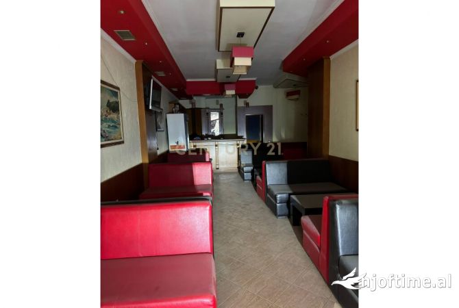 Ambiente Commerciale in Vendita 1+1 a Tirana - 53,000 Euro