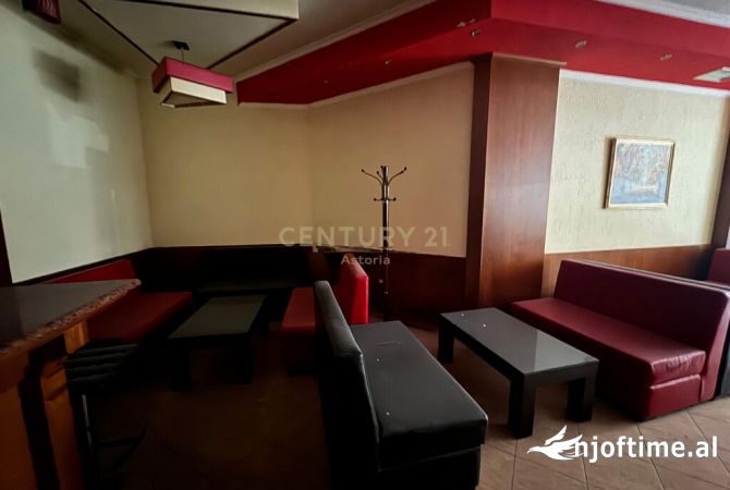 Ambiente Commerciale in Vendita 1+1 a Tirana - 53,000 Euro