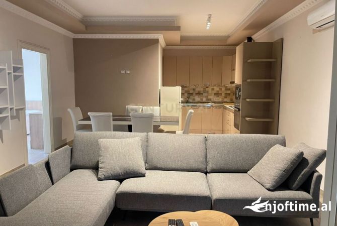 Shtepi ne shitje Apartament ne Durres, 2+1, Mobilimi E mobiluar, Pagesa 120,000  Euro.