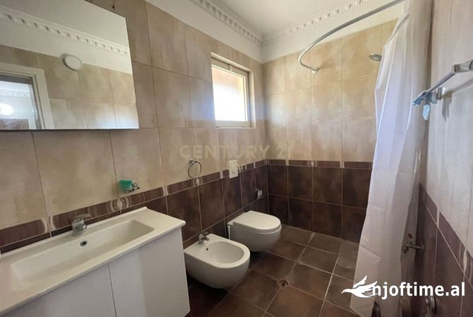 Shtepi ne shitje Apartament ne Durres, 2+1, Mobilimi E mobiluar, Pagesa 120,000  Euro.