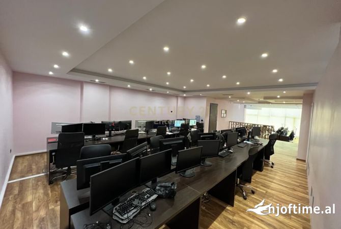 Ambiente Commerciale in Affitto 3+1 a Tirana - 3,000 Euro