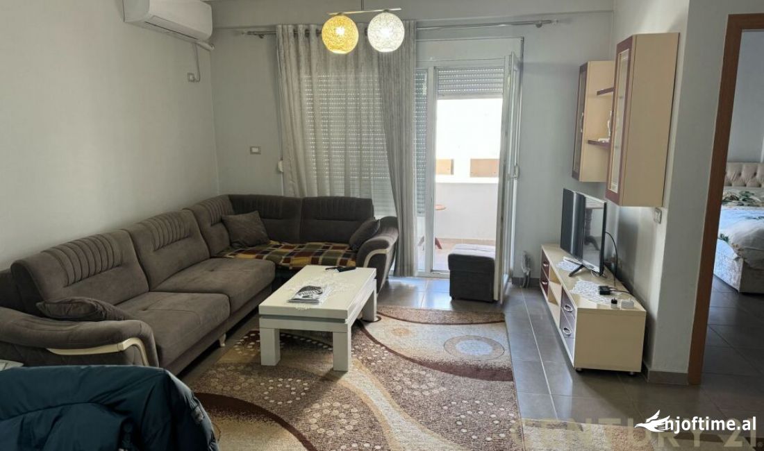 Shtepi ne shitje Apartament ne Tirane, 2+1, Mobilimi E mobiluar, Pagesa 127,000  Euro.