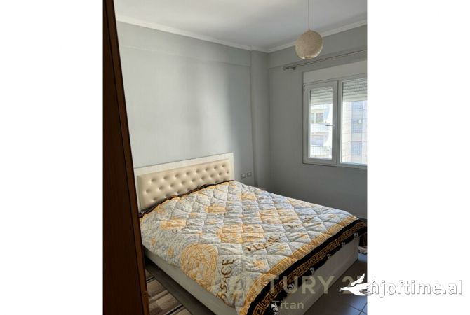Shtepi ne shitje Apartament ne Tirane, 2+1, Mobilimi E mobiluar, Pagesa 127,000  Euro.