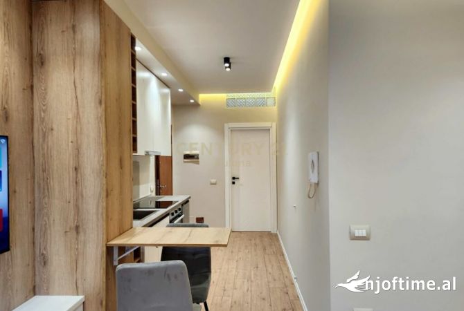 Appartamento in vendita a Valona Garsoniere, Arredato