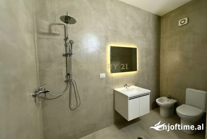 Appartamento in vendita a Valona Garsoniere, Arredato