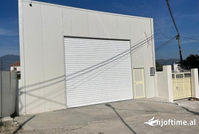 Ambiente Commerciale in Affitto 4+1 a Tirana - 1,100 Euro