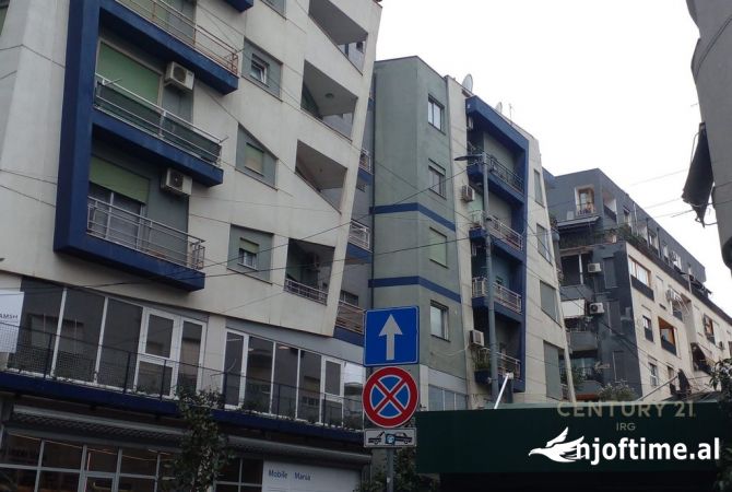 Shtepi ne shitje Apartament ne Tirane, 2+1, Mobilimi Pjeserisht e mobiluar, Pagesa 220,000  Euro.