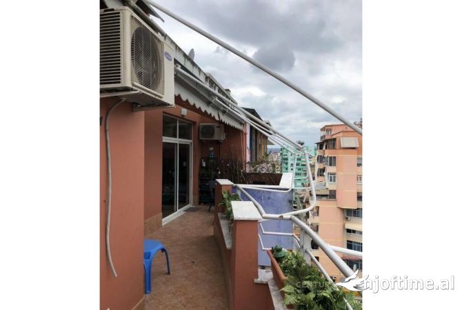 Shtepi ne shitje Apartament ne Tirane, 2+1, Mobilimi E mobiluar, Pagesa 260,000  Euro.