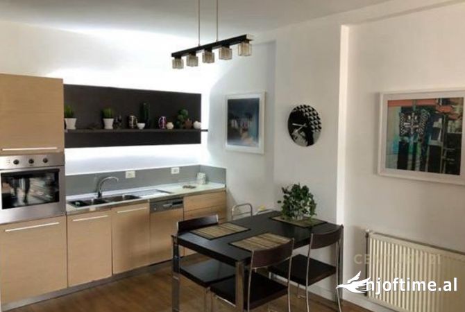 Shtepi ne shitje Apartament ne Tirane, 2+1, Mobilimi E mobiluar, Pagesa 260,000  Euro.