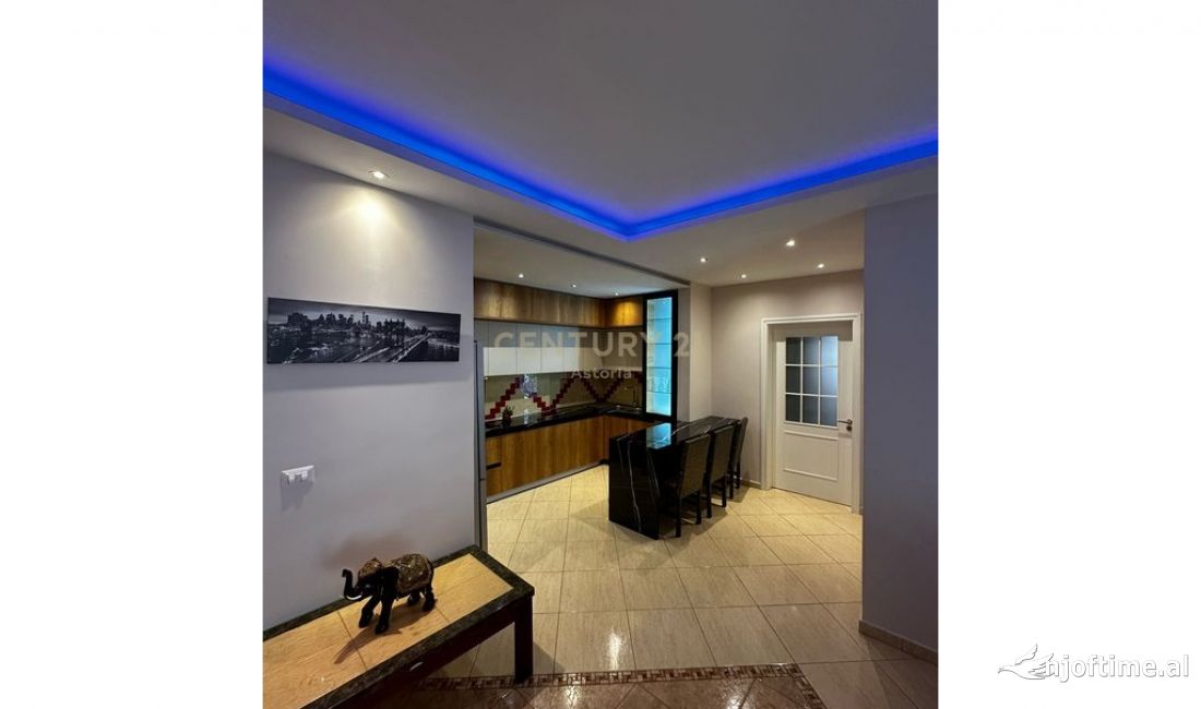 Shtepi ne shitje Apartament ne Fier, 2+1, Mobilimi E mobiluar, Pagesa 130,000  Euro.