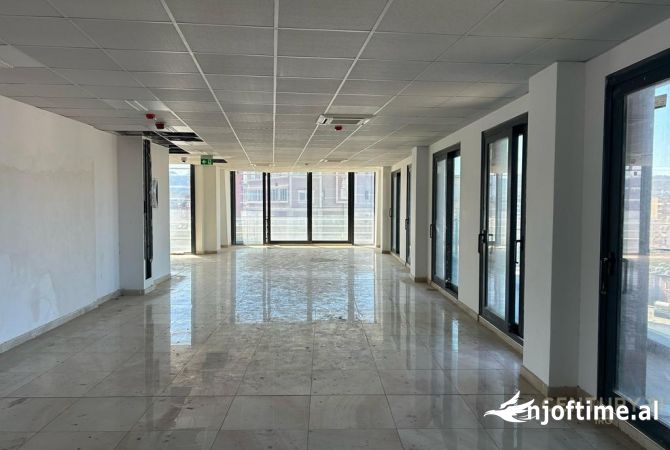 SHESIM AMBIENT ZYRE NE QENDER.