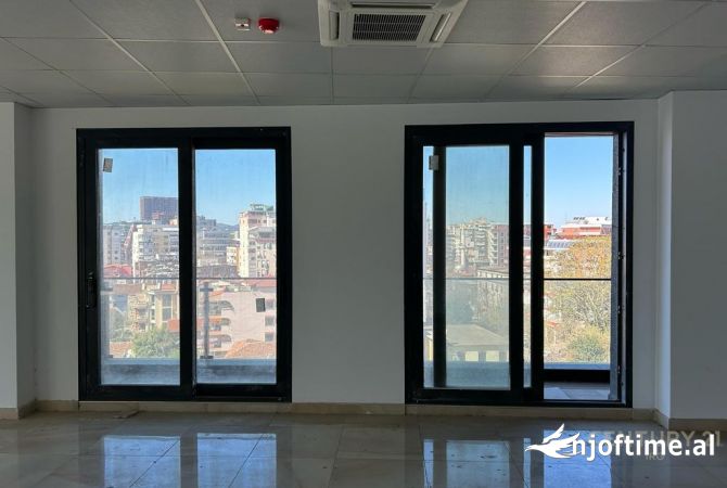 SHESIM AMBIENT ZYRE NE QENDER.