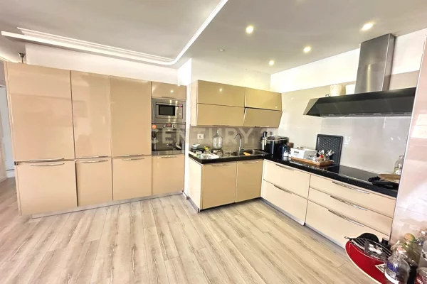 Shtepi ne shitje Apartament ne Tirane, 2+1, Mobilimi E mobiluar, Pagesa 220,000  Euro.