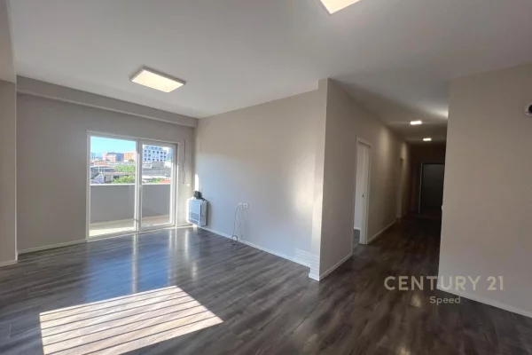 Shtepi ne shitje Apartament ne Tirane, 2+1, Mobilimi Pjeserisht e mobiluar, Pagesa 210,000  Euro.