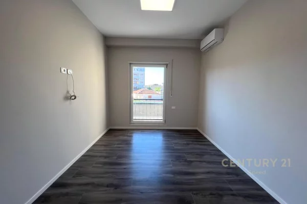 Shtepi ne shitje Apartament ne Tirane, 2+1, Mobilimi Pjeserisht e mobiluar, Pagesa 210,000  Euro.