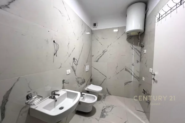 Shtepi ne shitje Apartament ne Tirane, 2+1, Mobilimi Pjeserisht e mobiluar, Pagesa 210,000  Euro.