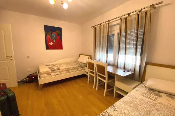 Shtepi ne shitje Apartament ne Tirane, 2+1, Mobilimi E mobiluar, Pagesa 210,000  Euro.